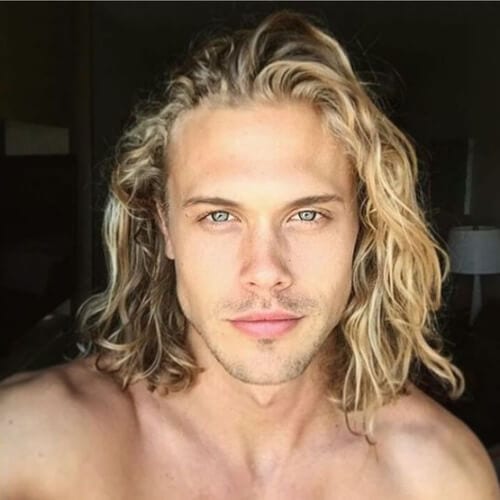 surfer shaggy hairstyles for men