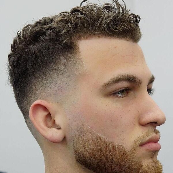 a close up look of a man's hairstyle